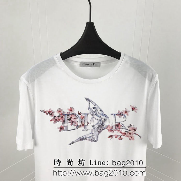 DIOR迪奧 x Kaws19早春聯名款 小金人梅花短袖T-shirt 絲光棉面料 數碼印花工藝 雜誌最新款 ydi2112
